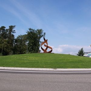 Stahlplastik in der Stadt
