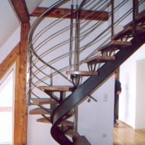 Mittelholm-Treppe, halbgewendelt - IPE