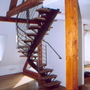 Mittelholm-Treppe, halbgewendelt -